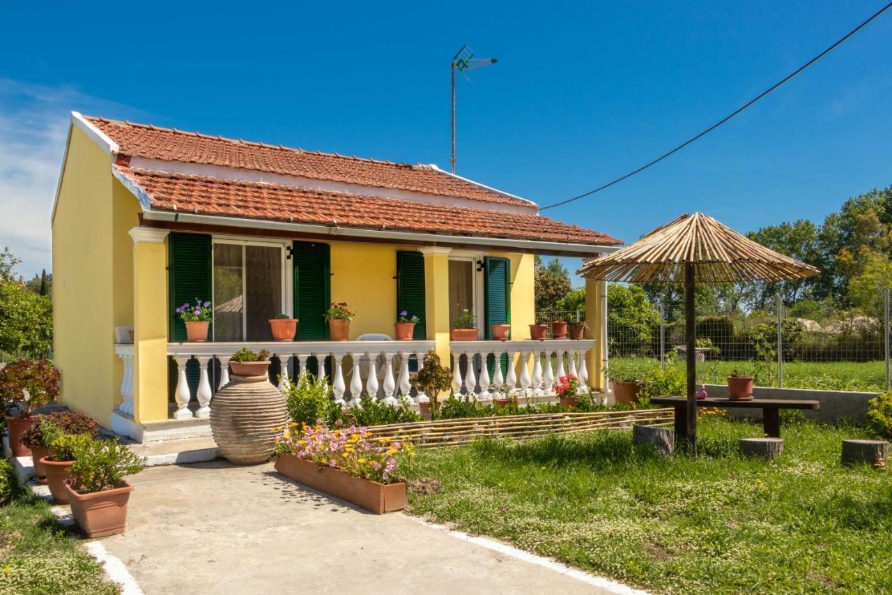 Teta'S Holiday Home Melíkia Esterno foto